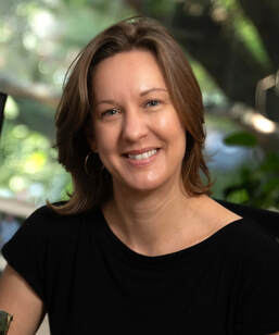Anna Gibson Headshot